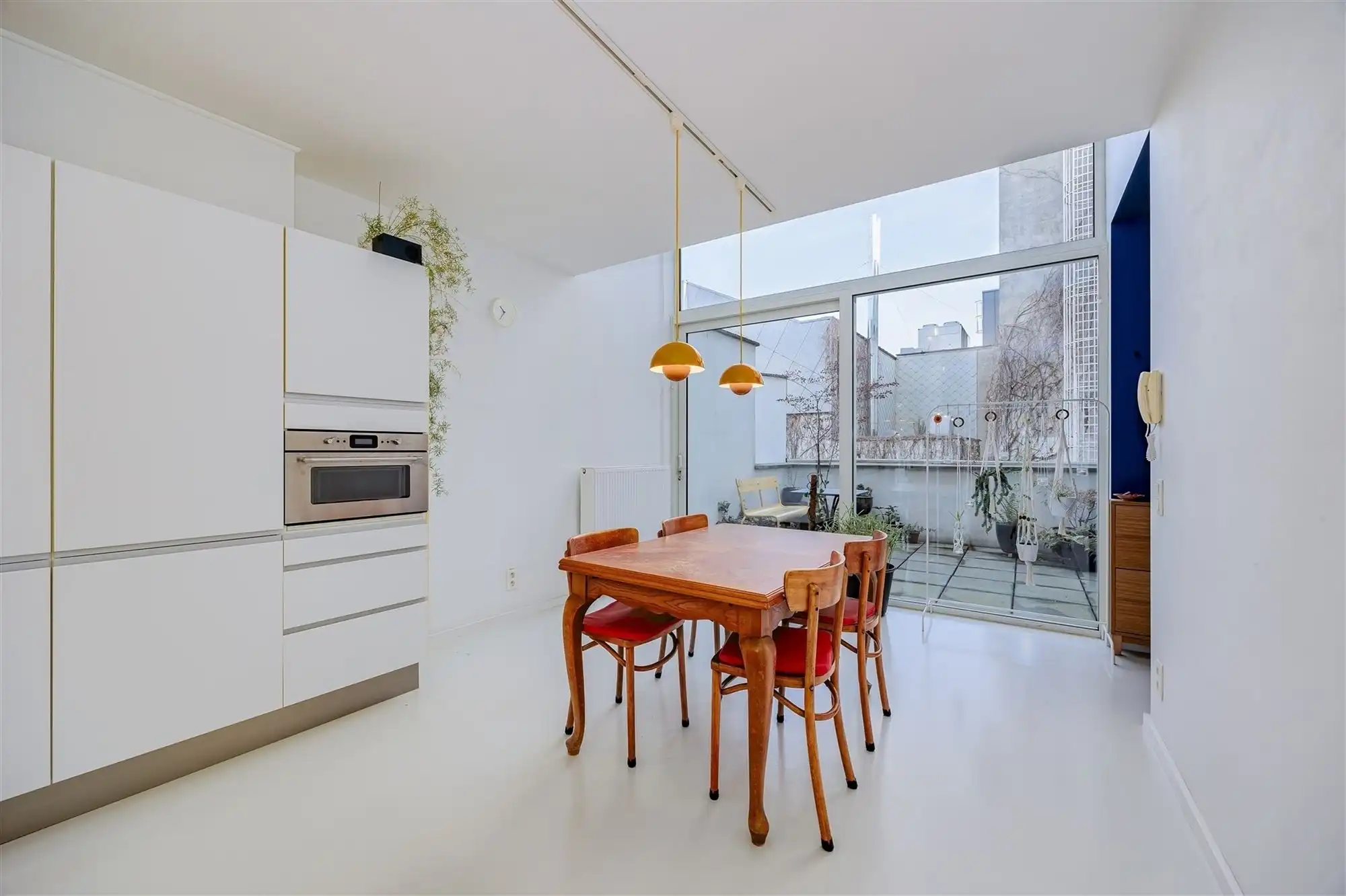 Prachtige woning met 3 slk en groot terras aan levendig plein foto 5