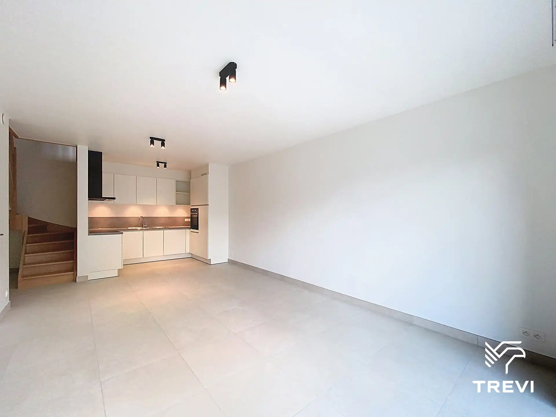 Nieuwe duplex met 4 kamers en ruime kamers foto 2