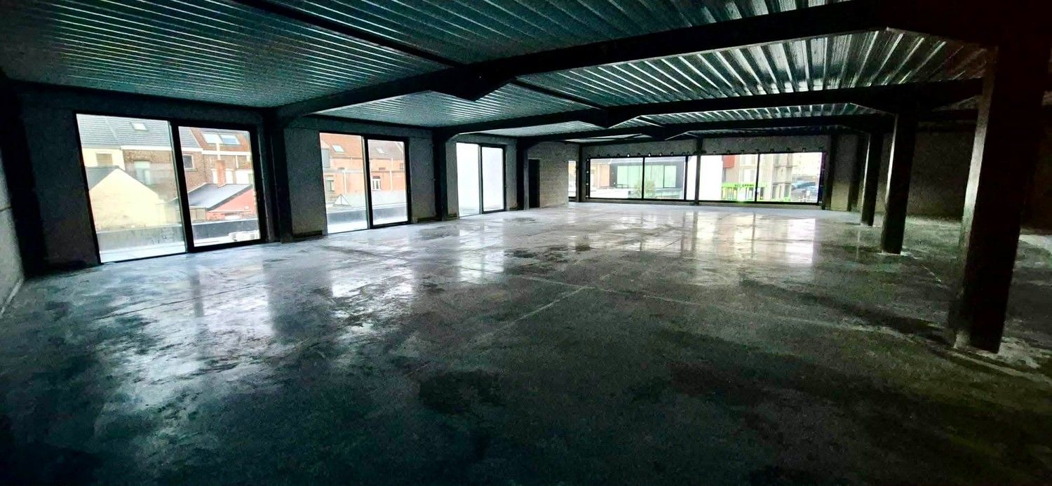 MULTIFUNCTIONEEL NIEUWBOUW COMMERCIEEL GEBOUW MET RUIME PARKING foto 5