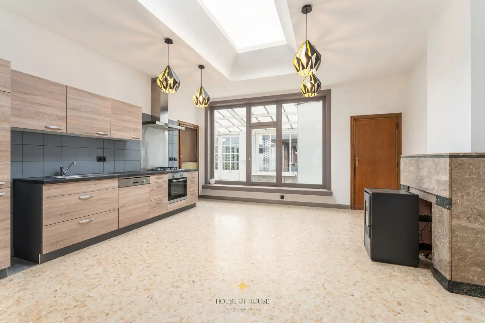 Ruime woning met garage én achterligggende loods foto 7