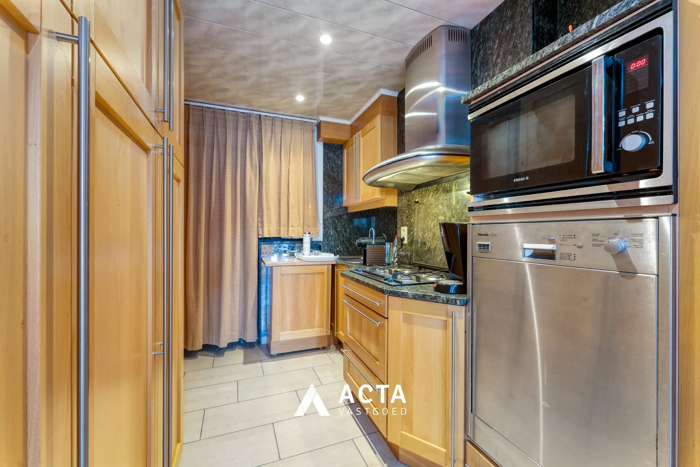 Ruim en centraal gelegen appartement op het Leopold I Plein in Oostende foto 7