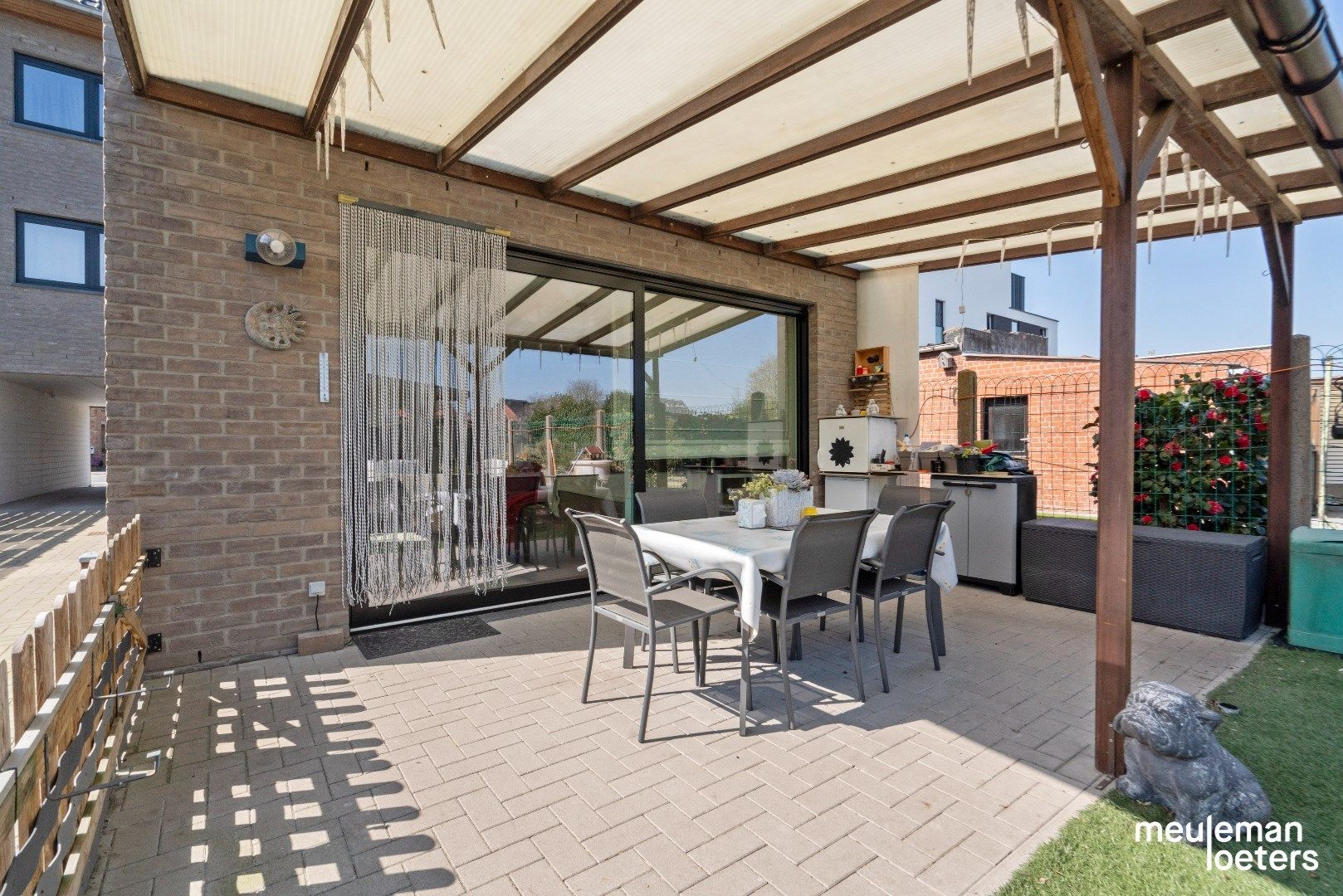 Schitterend gelijkvloers appartement met terras foto 2