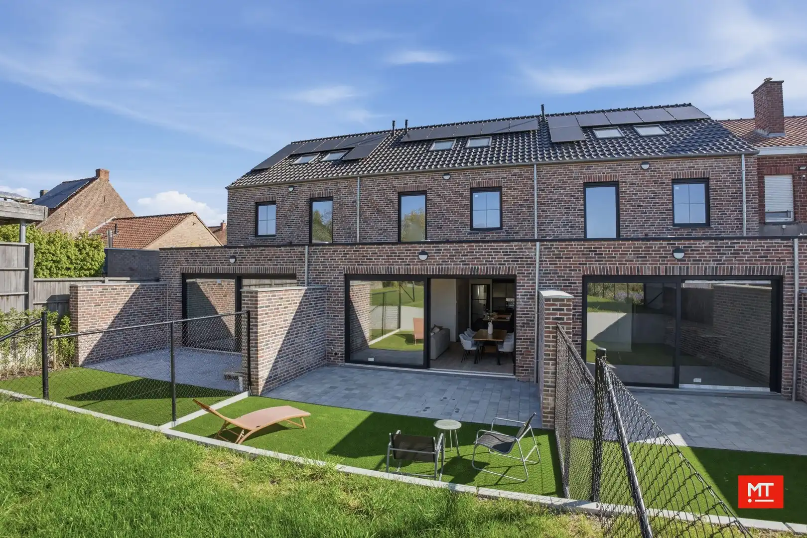 Verrassend ruime nieuwbouwwoningen in het centrum van Beselare foto {{pictureIndex}}