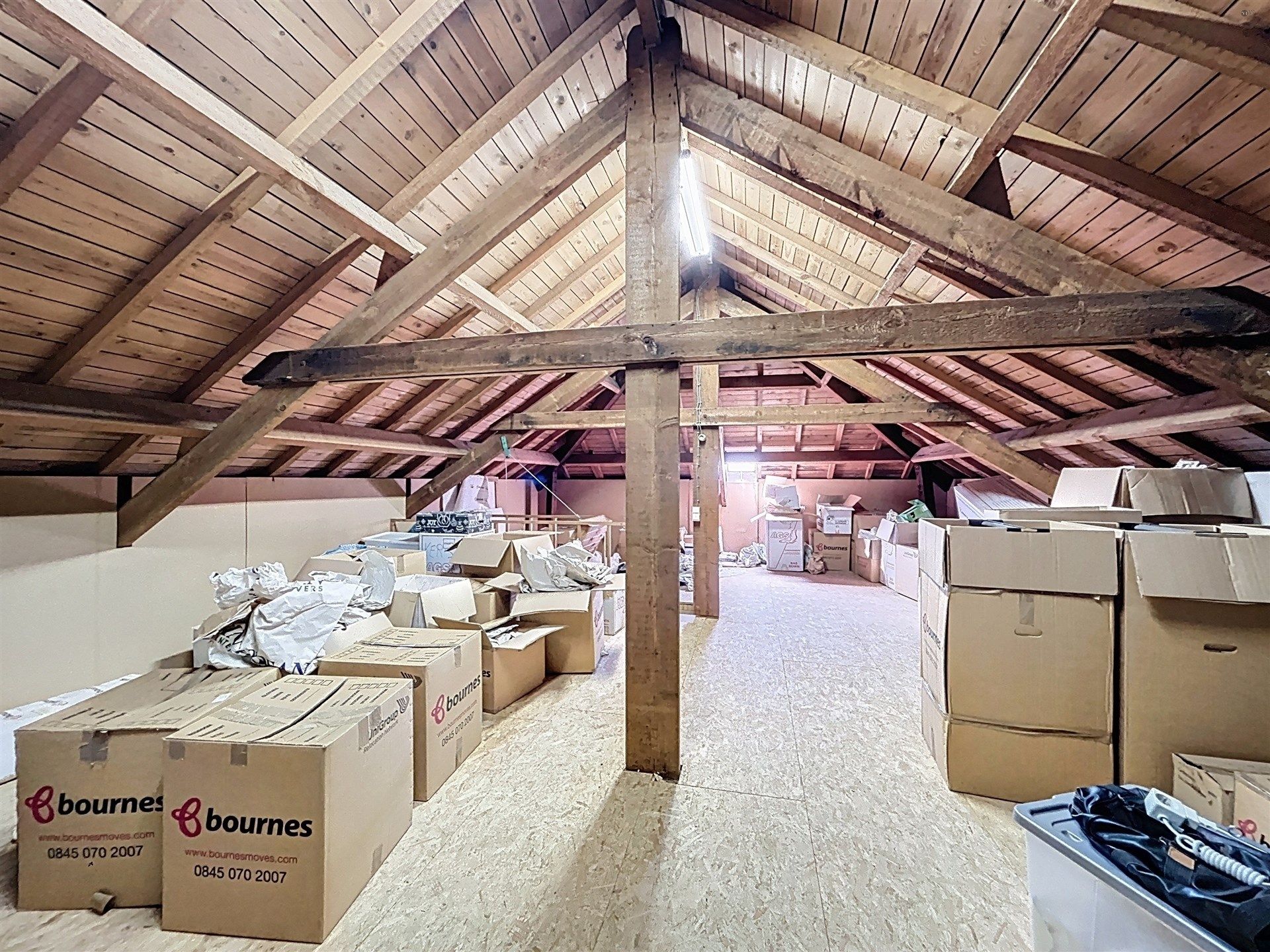 Charmante woning met 3 slk en garage op toplocatie. foto 16
