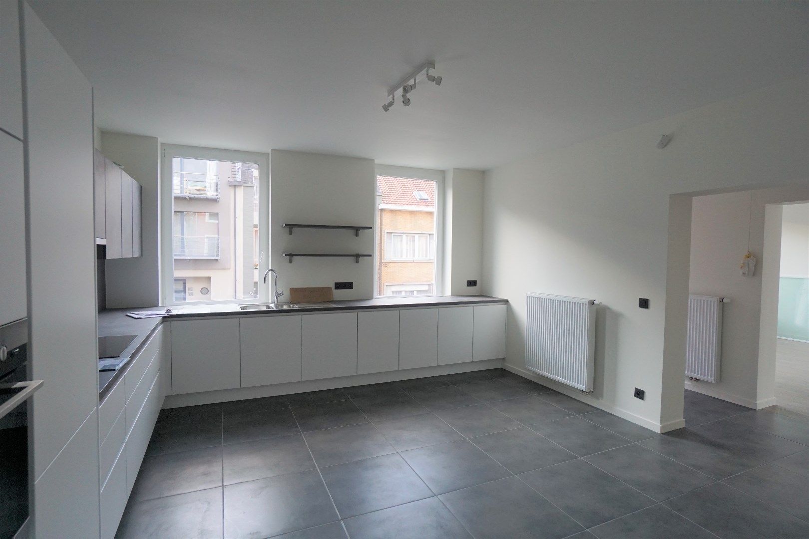 Ruim woonhuis met 4 slaapkamers foto 8
