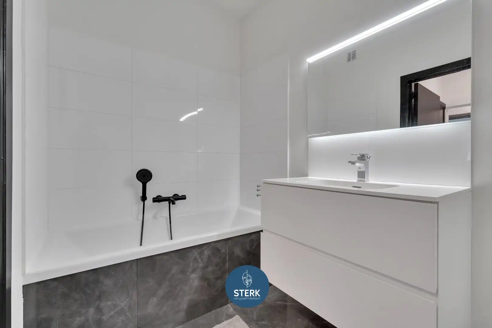 INSTAPKLAAR 3-SLPK APPARTEMENT MIDDEN IN HET CENTRUM VAN LANAKEN !  foto 18