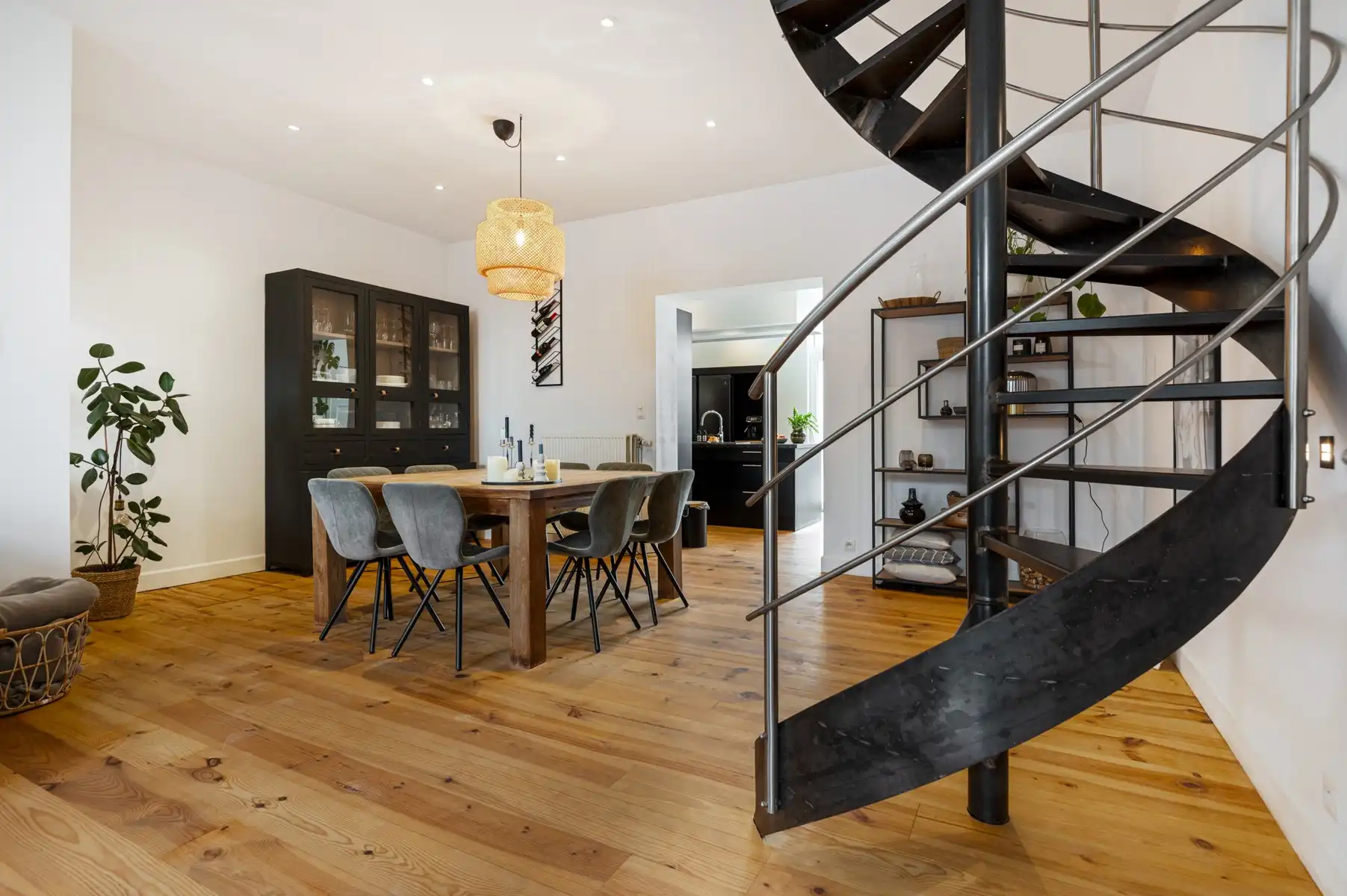 Ruime woning met 4 slaapkamers en gezellige stadstuin foto 10