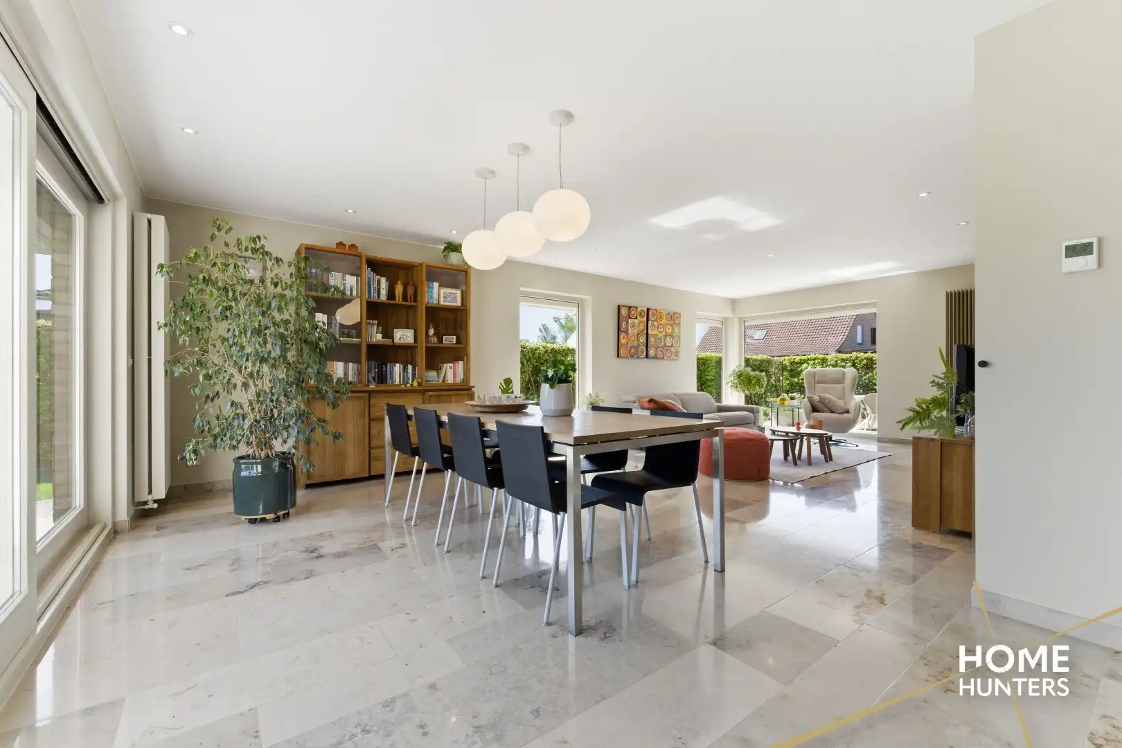 luxe villa met 4 slaapkamers, ruime tuin en een dubbele garage op een rustige locatie te Ieper foto 10