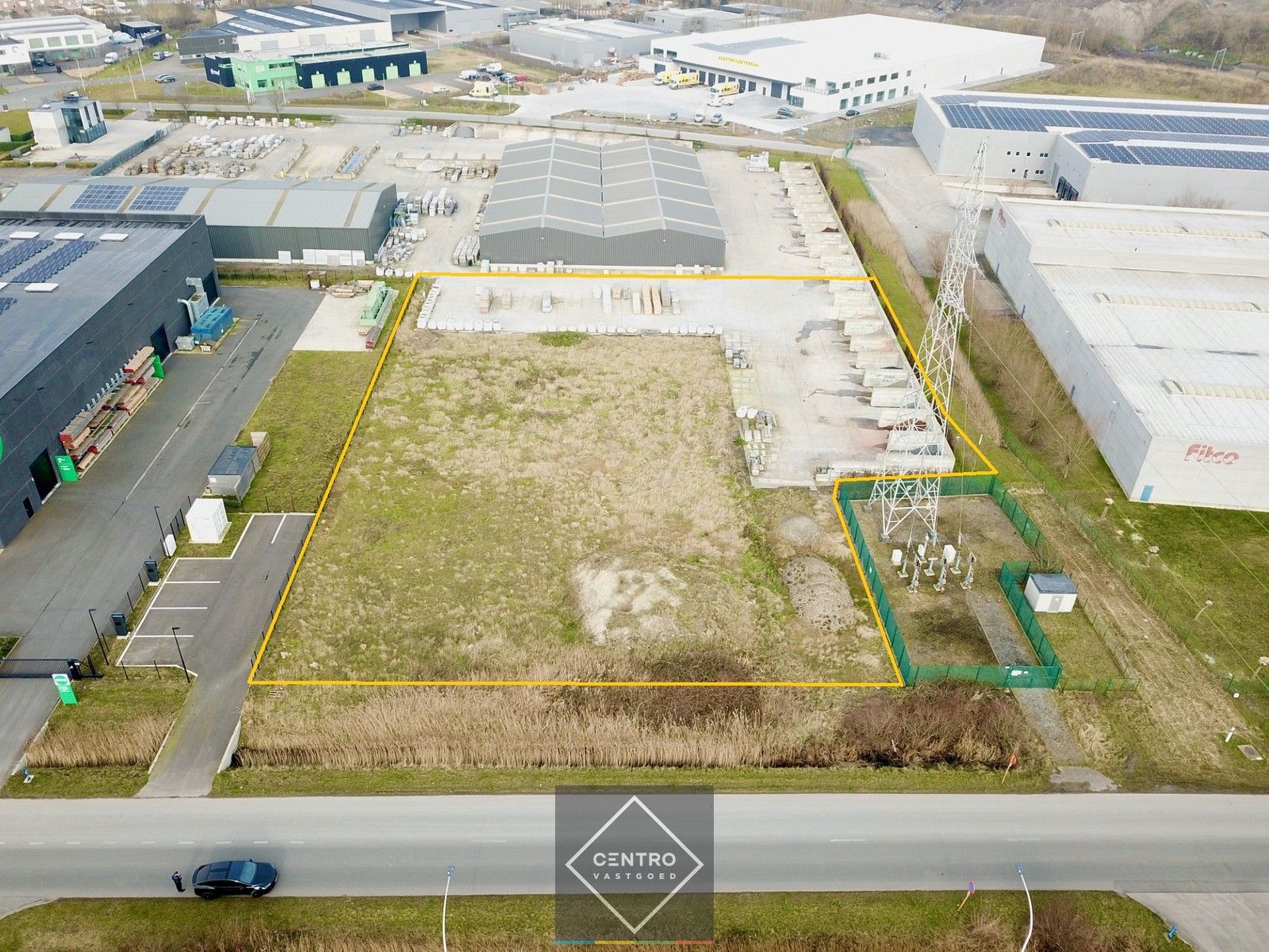 TOP-LOCATIE: Braakliggend (gedeelte verhard) perceel INDUSTRIEGROND (5.735m²) aan de afrit "Zandvoorde" te Oostende! foto {{pictureIndex}}