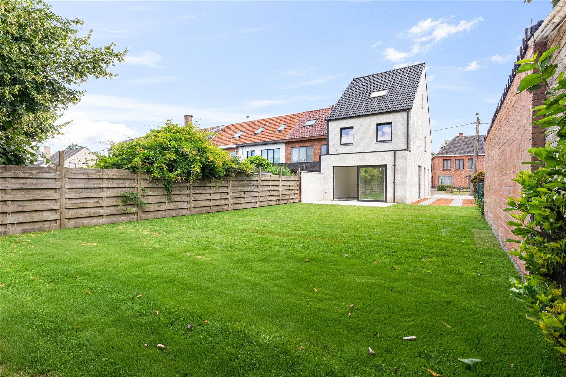 Afgwerkte Nieuwbouwwoning met mogelijkheid tot 4 slaapkamers foto 2