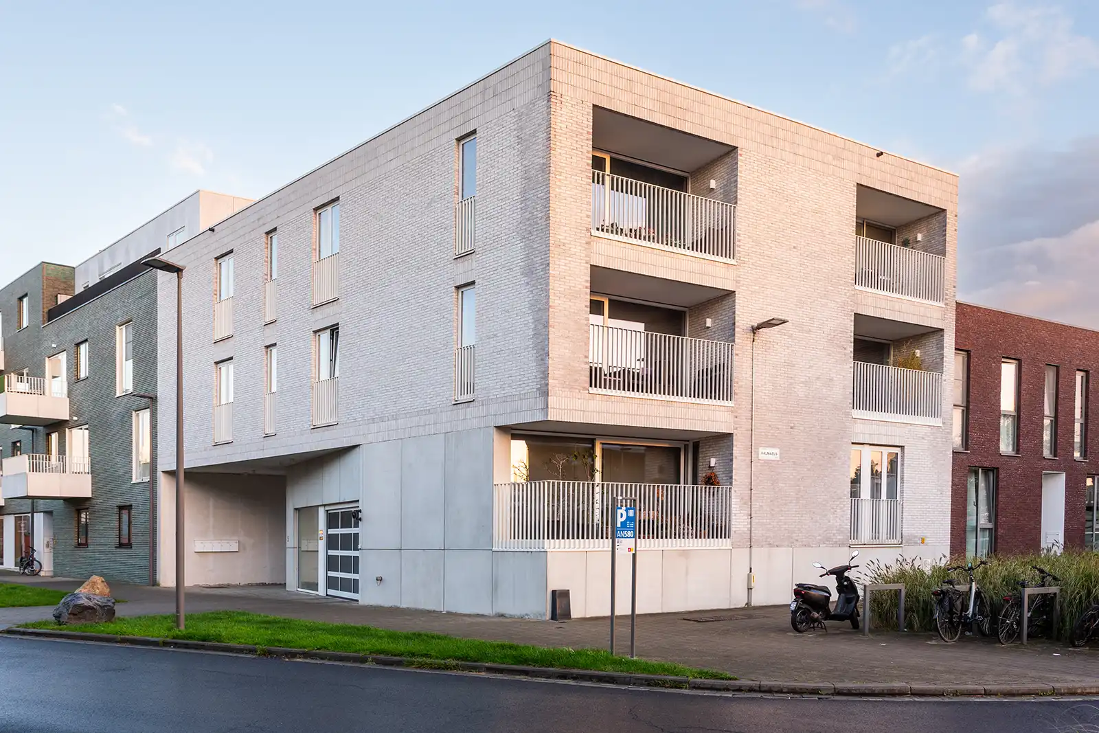 Appartement met 2 slpk., zonneterras en staanplaats foto 23