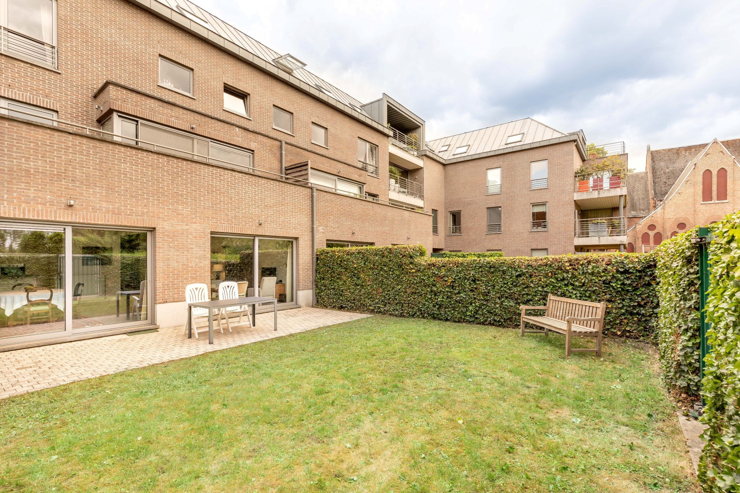 Gelijkvloers appartement met tuin op toplocatie! foto 6