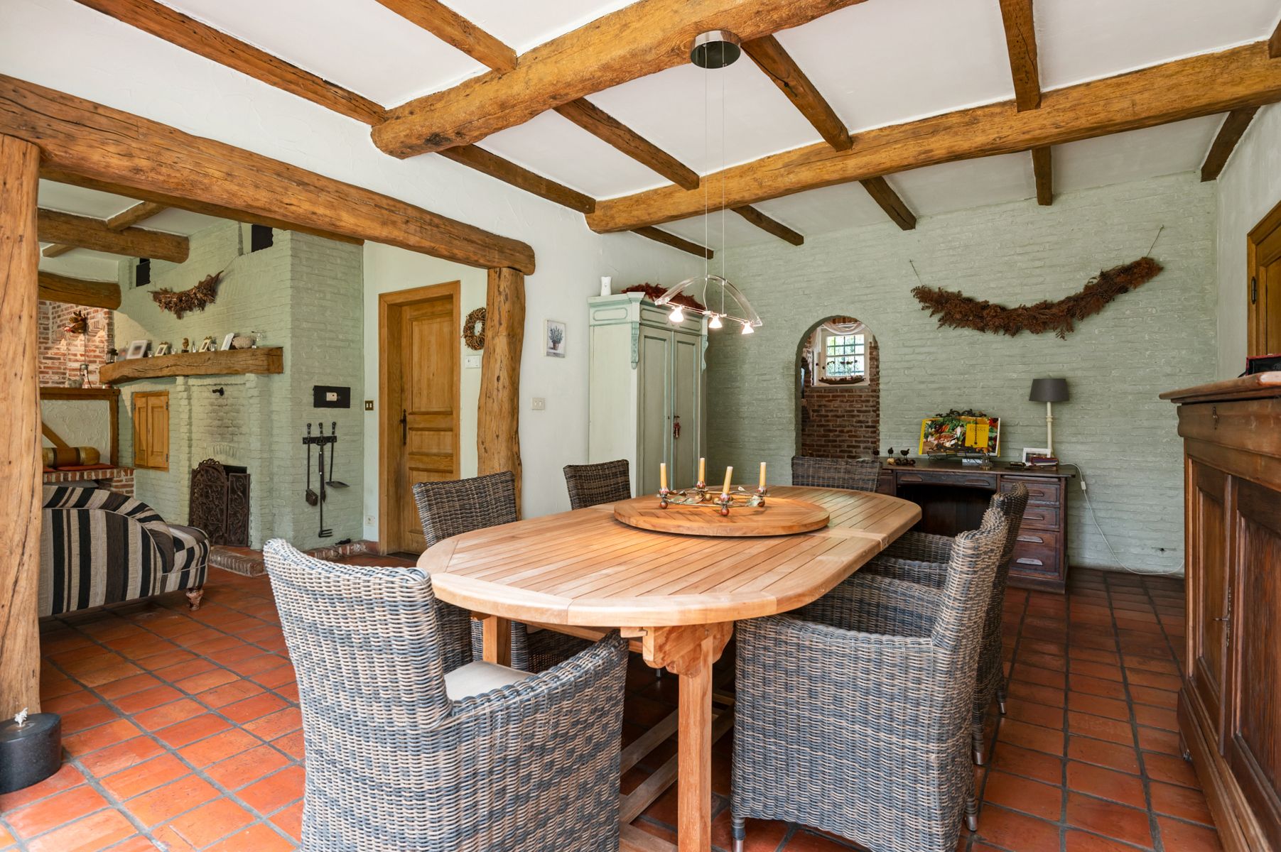 Ruime villa met aparte praktijkruimte op ca. 2.168 m2. foto 7