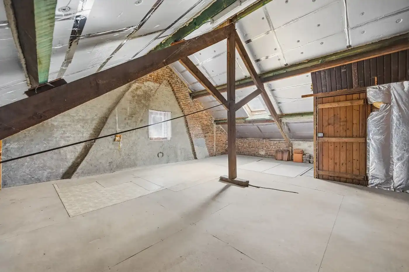 Ruime te renoveren rijwoning met ontzettend veel potentieel. foto 18
