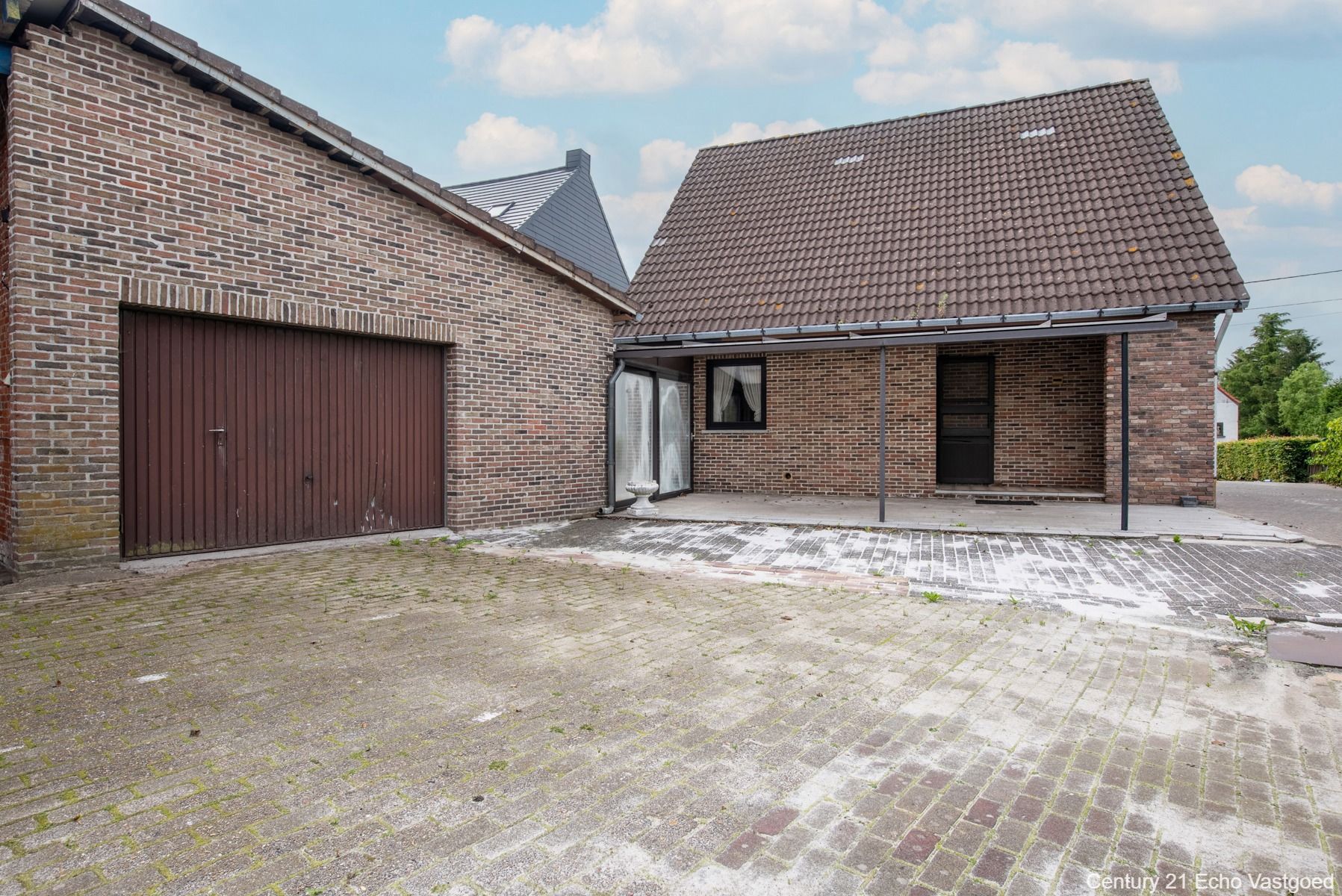 Karakterwoning met hal, garages, parking, tuin op ca 898m² foto 5