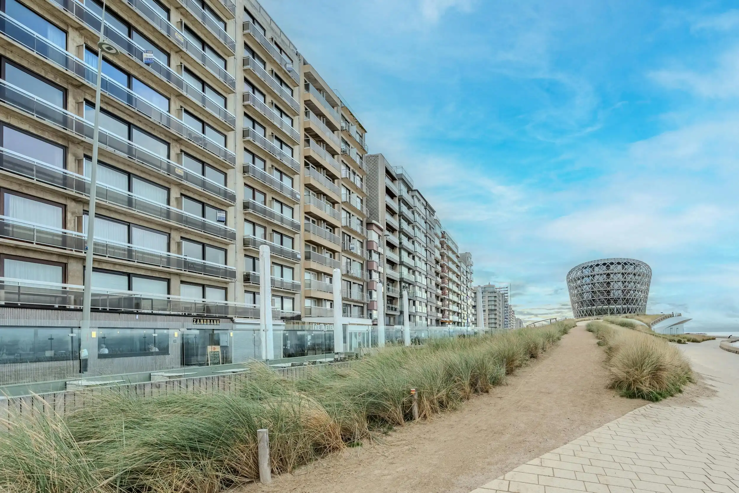 Appartement met 2 slaapkamers en terras op de Zeedijk! foto 17