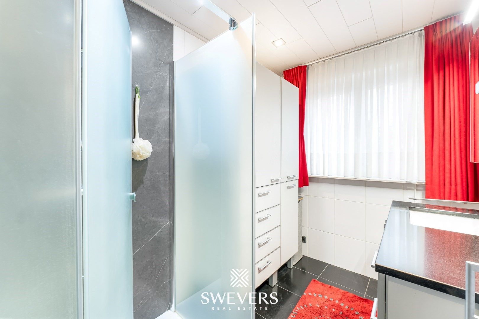 Instapklare, ruime en zeer verzorgde woning met 4 slaapkamers gelegen op een rustig perceel van 13a 66ca foto 11