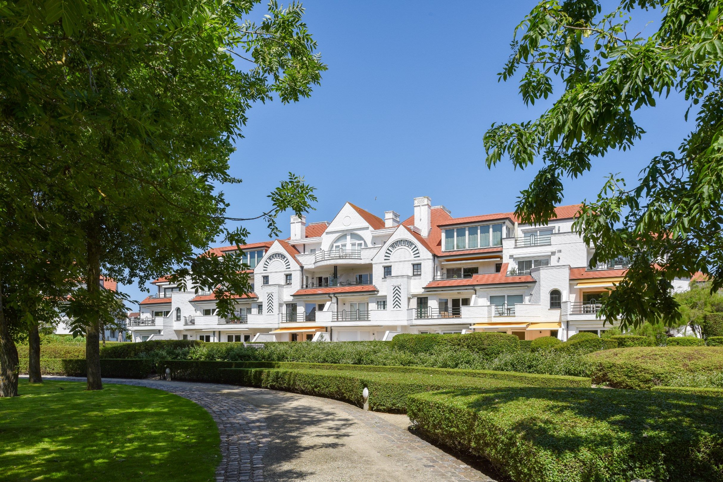 Prachtig gerenoveerd appartement op een topligging in het zoute vlakbij het strand en de zee.  foto 20