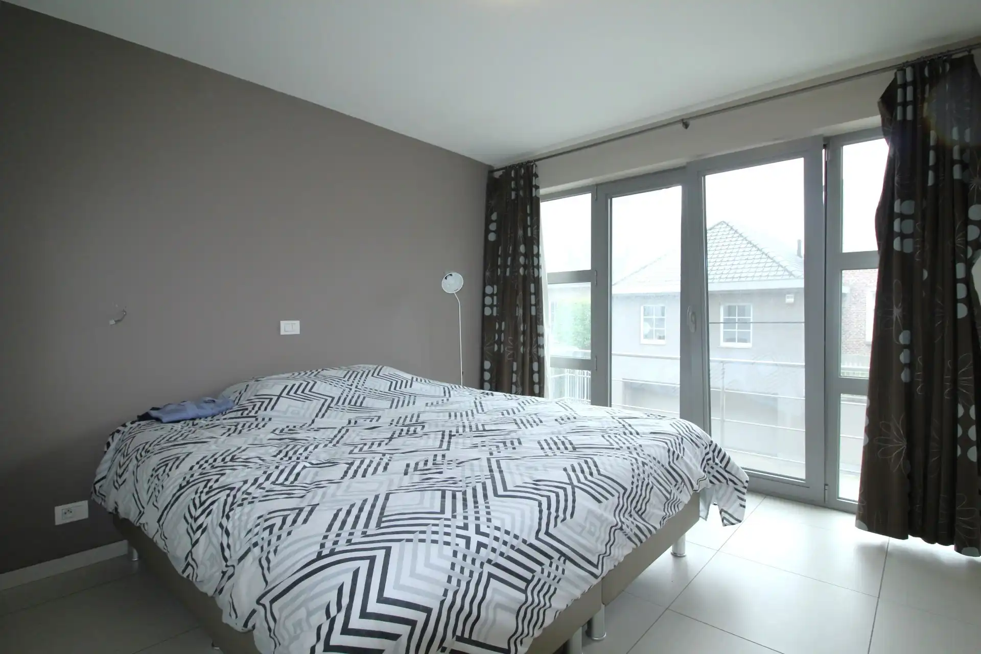 Lichtrijk appartement in hartje Tiegem! foto 6