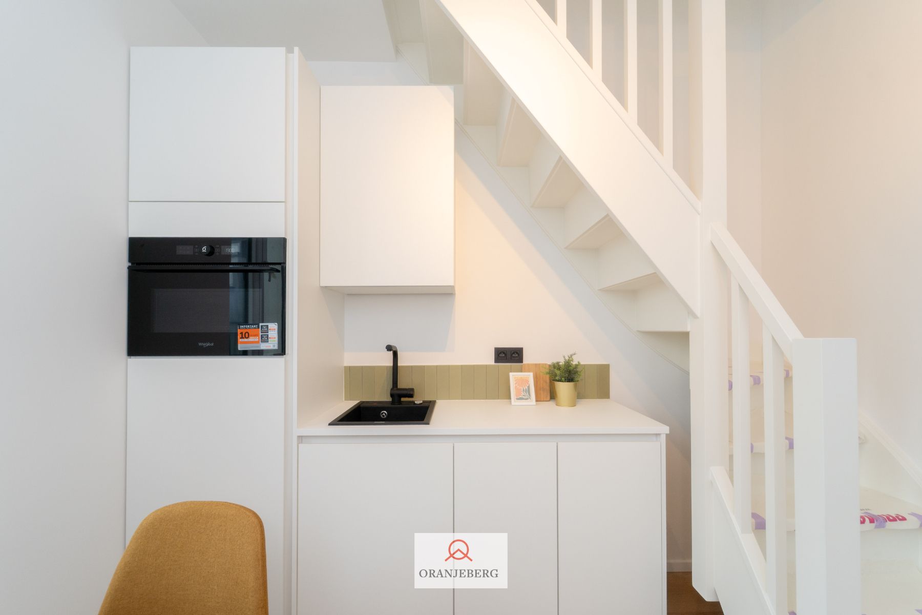 Gerenoveerde lichtrijke duplex studentenstudio foto 3