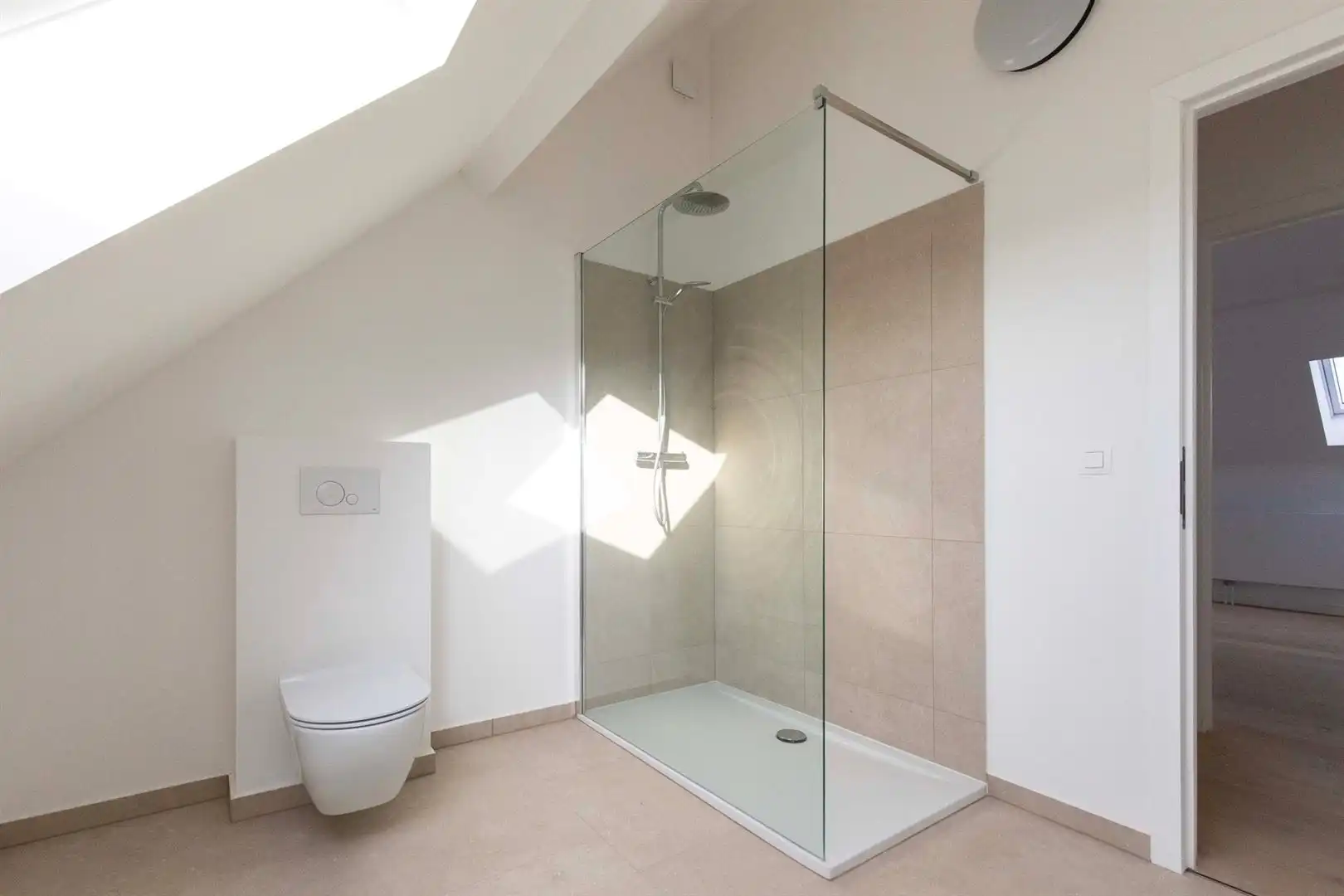 Charmant gerenoveerd appartement met veel lichtinval foto 15