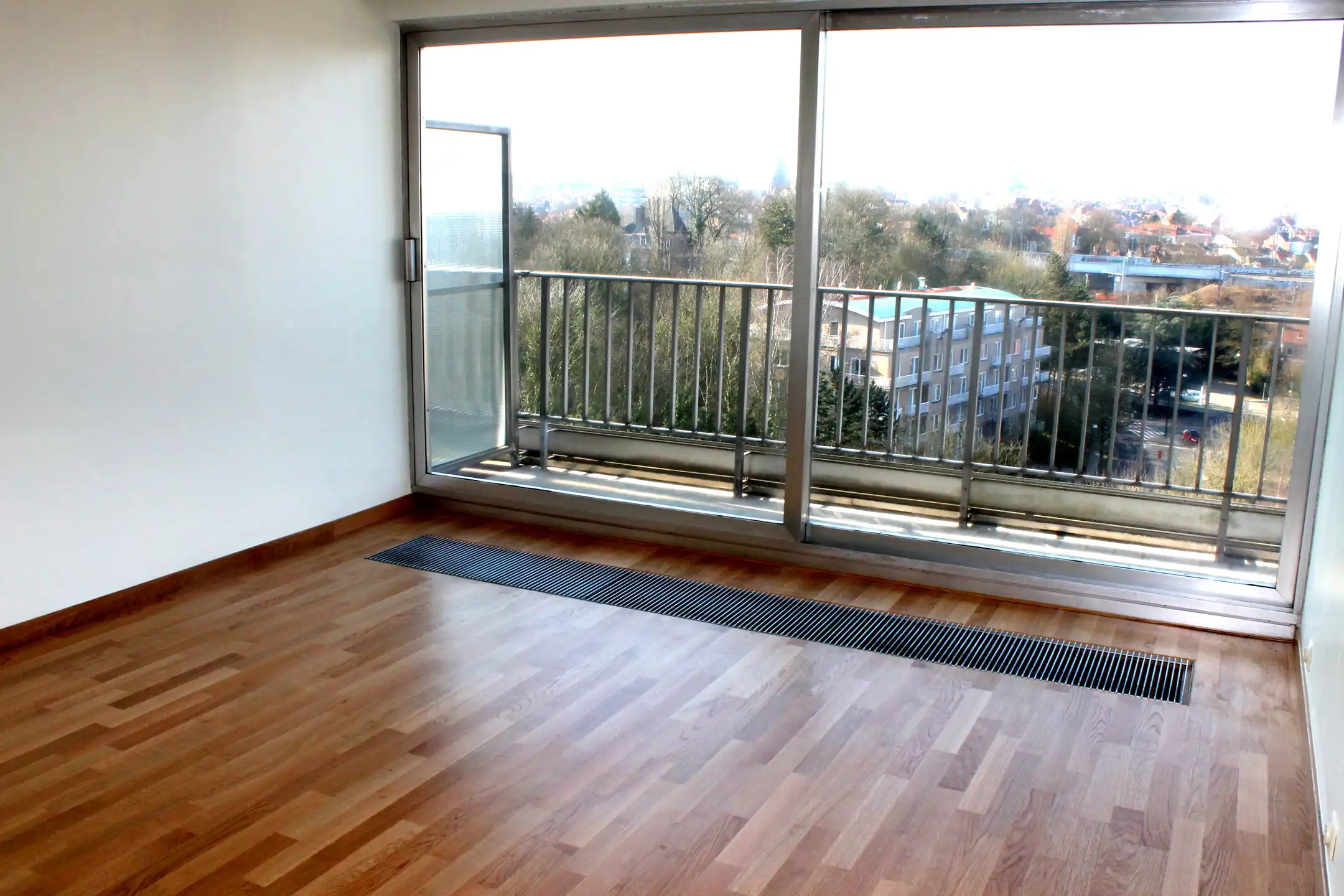 Licht appartement met 2 slaapkamers op de 10e verdieping! foto 13