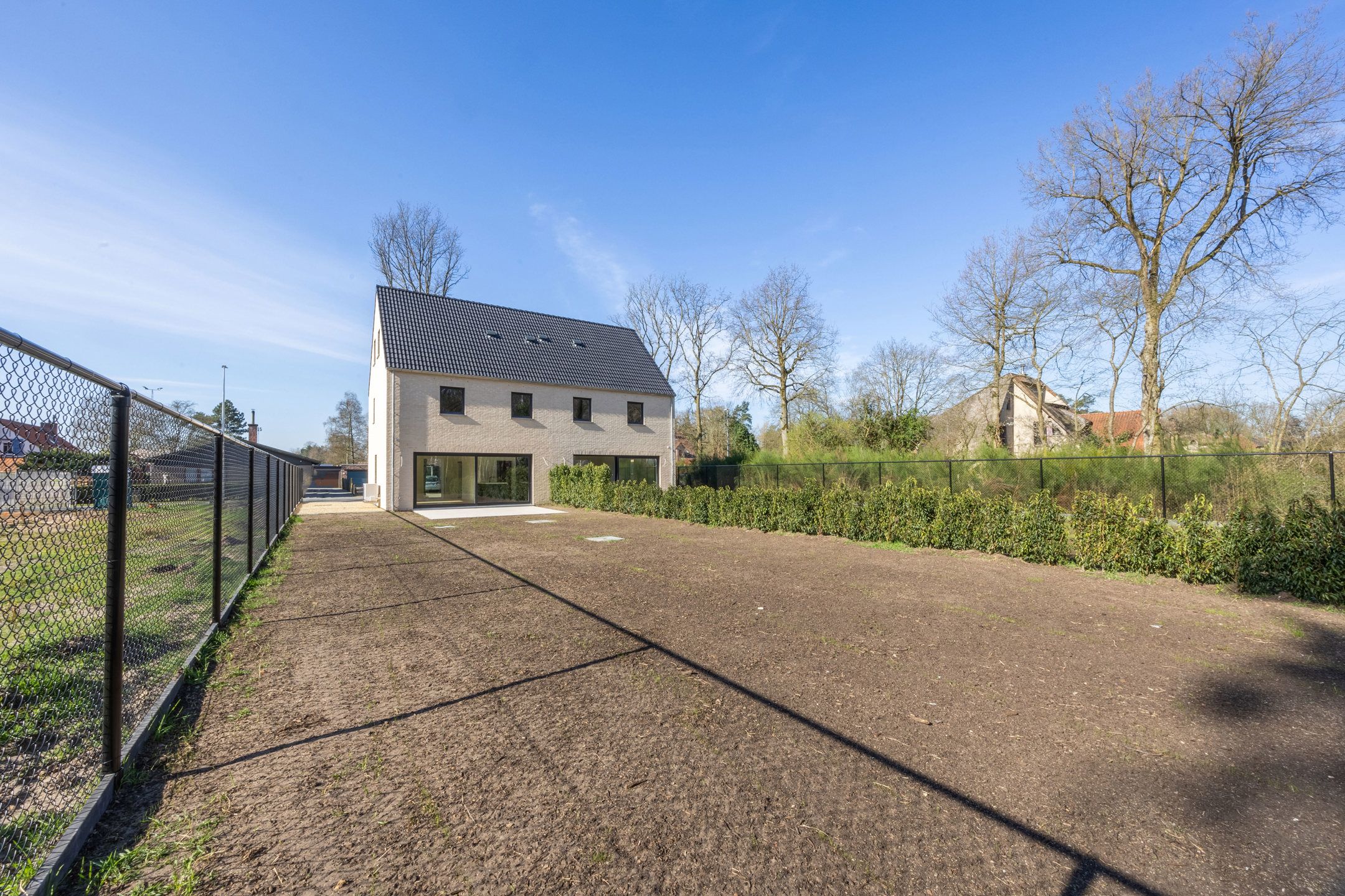 Stijlvolle nieuwbouwkoppelwoning met adembenemend boszicht foto 19