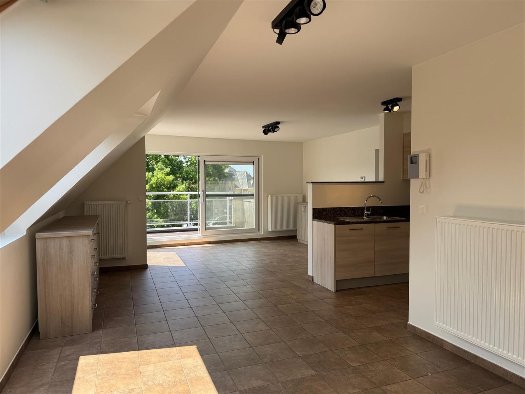 Ruim appartement met 2 slaapkamers en  garagebox foto 2