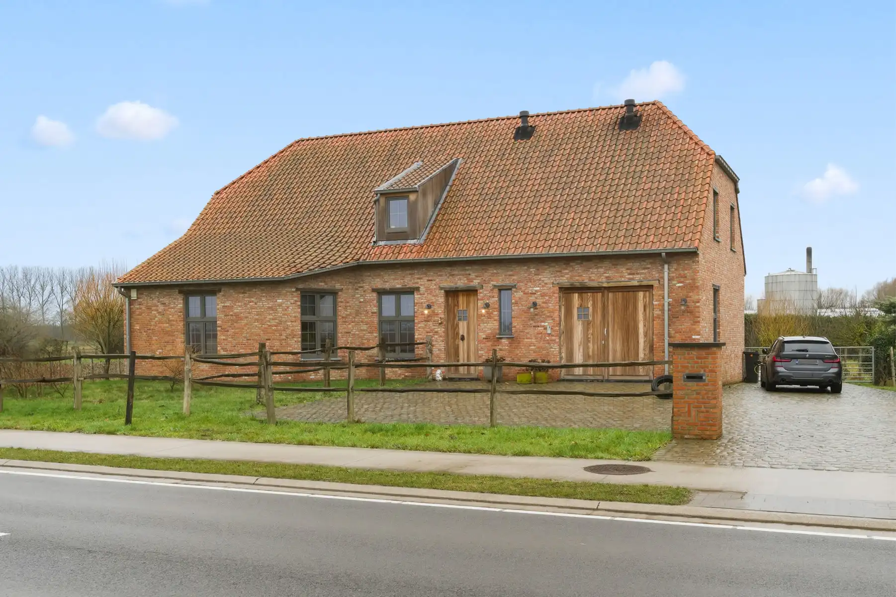 Recente BEN villa met 1,7 ha weiland foto {{pictureIndex}}