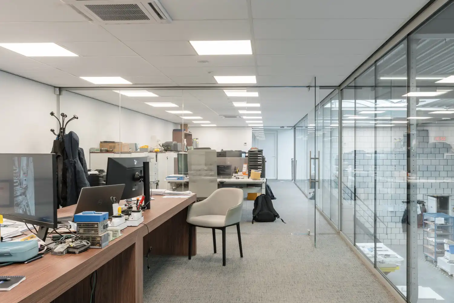 BEDRIJFSPAND MET CONCIERGEWONING foto 103