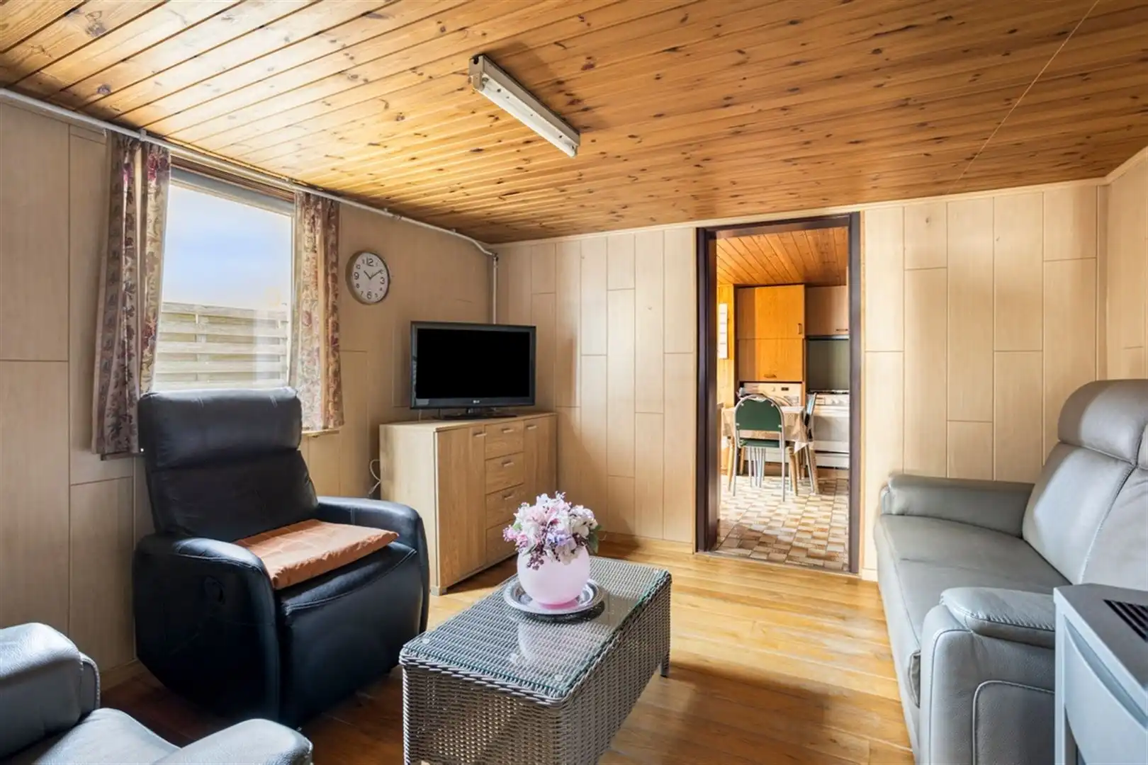 te renoveren woning met tuin foto 12