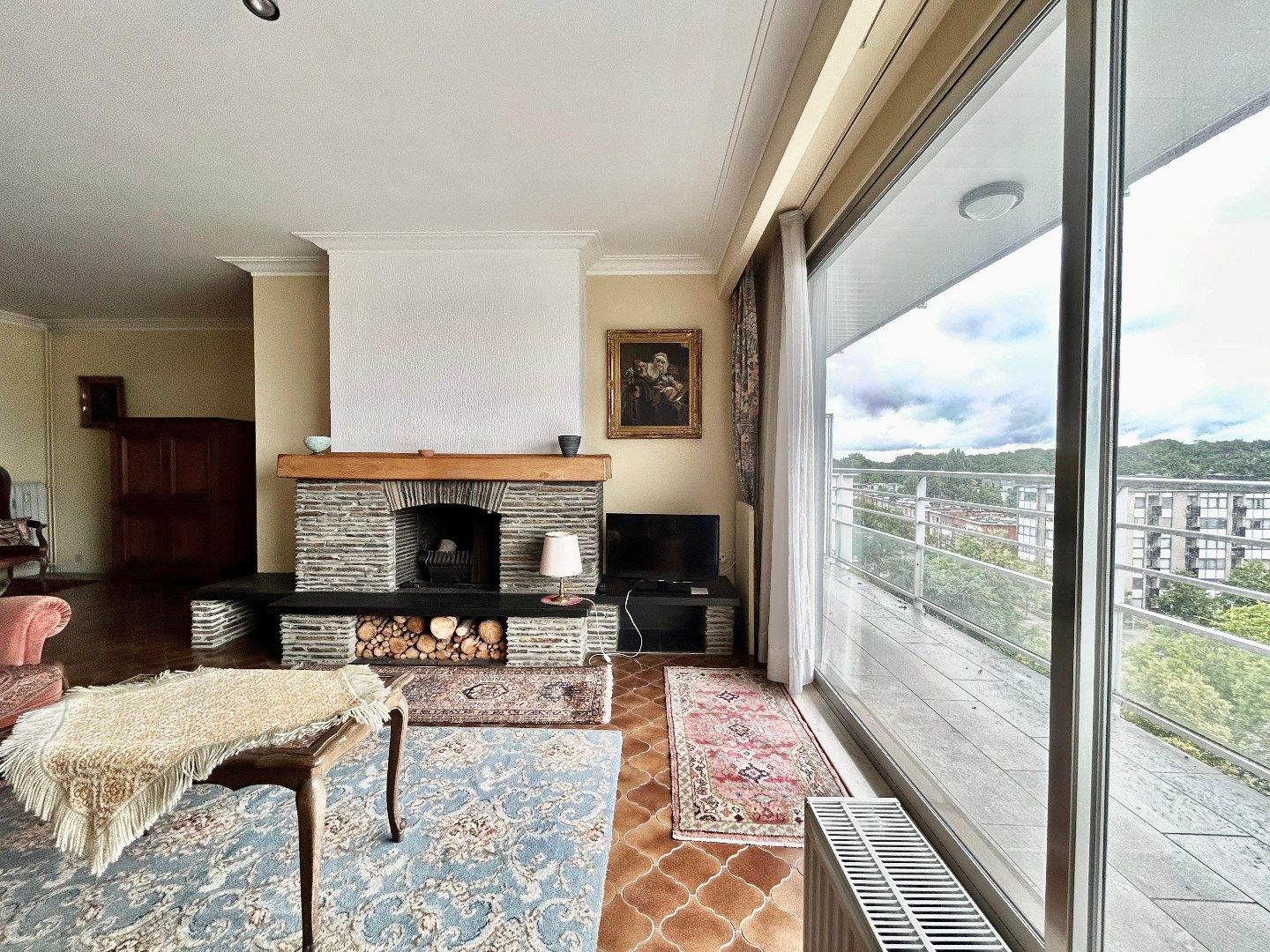 Mooi verzorgd en ruim 2slpk appartement met berging en autostaanplaats foto 7