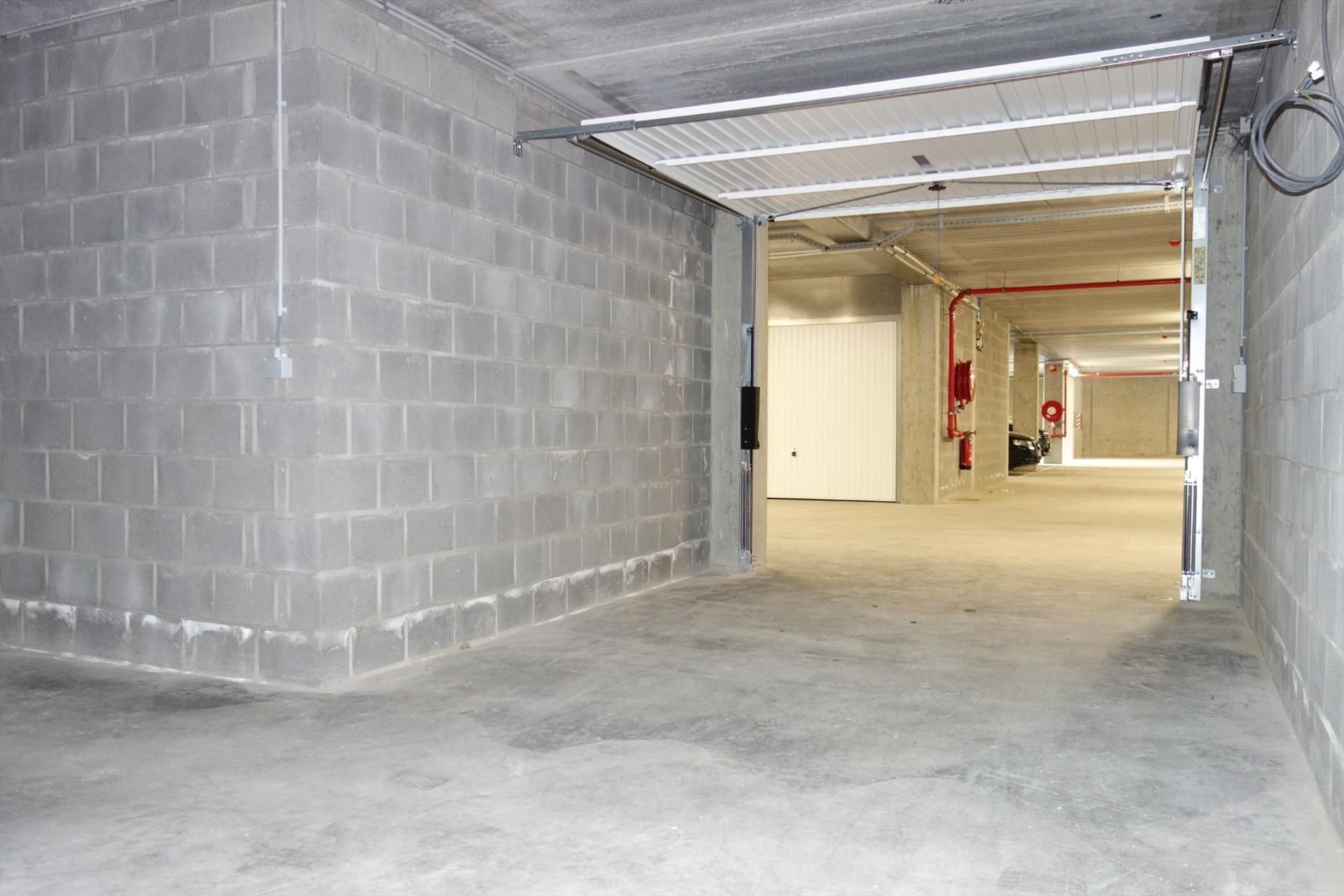 Individuele garagebox te huur in handelscentrum foto 6