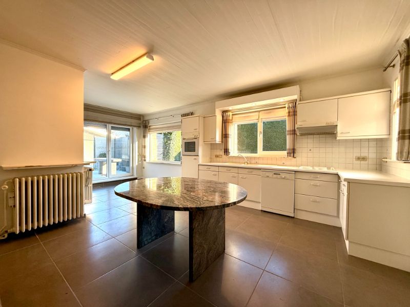 Ruime woning met 3 slaapkamers en dubbele garage foto 9