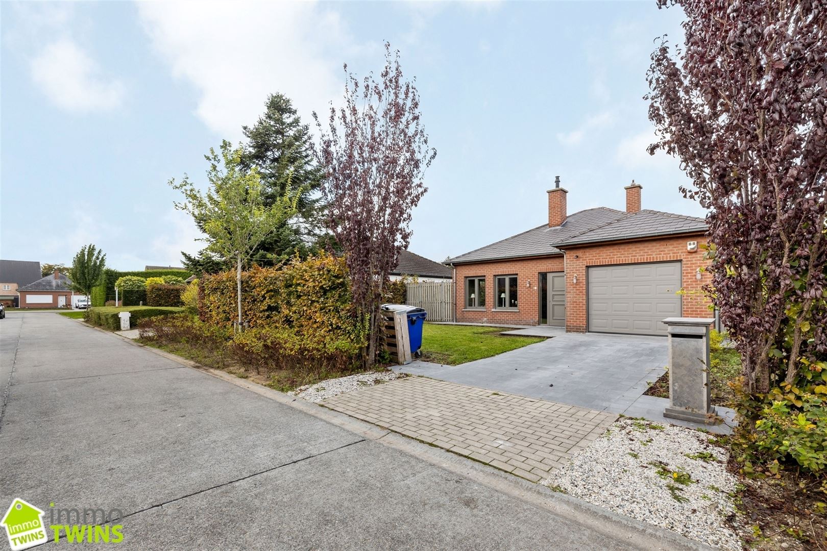 Volledig Vernieuwde Bungalow met garage en tuin te Grembergen bij Dendermonde. foto 2