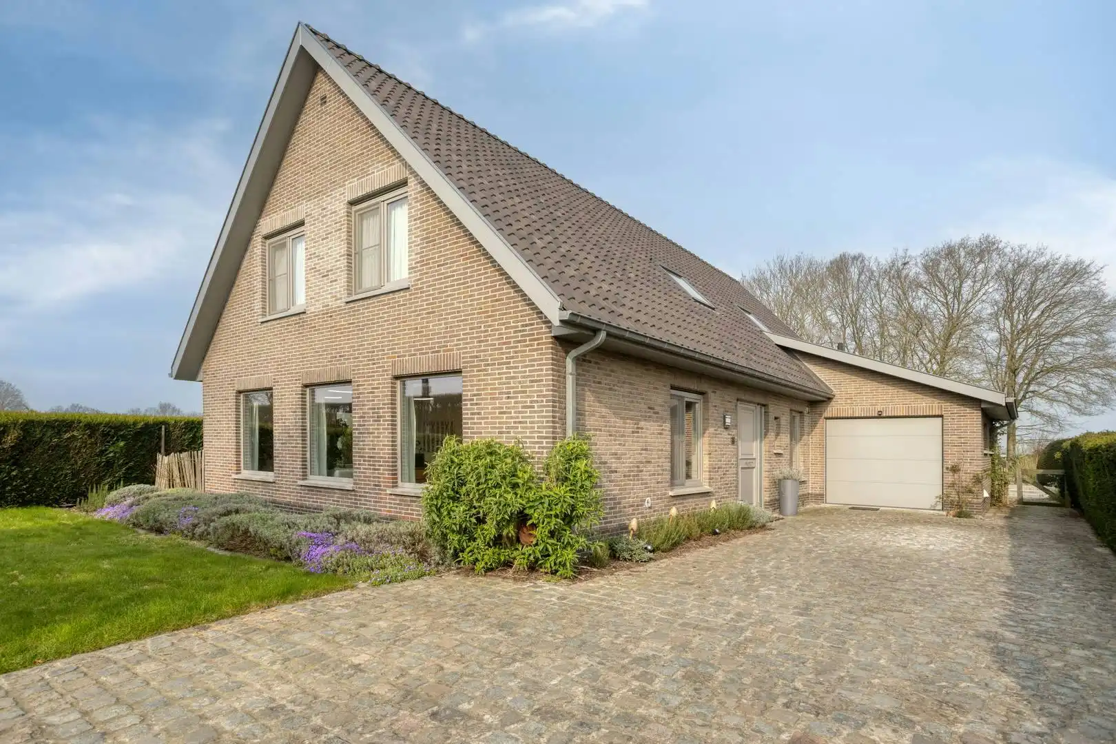 Vrijstaande huis met 5 slaapkamers te koop in Oeselgem foto 2