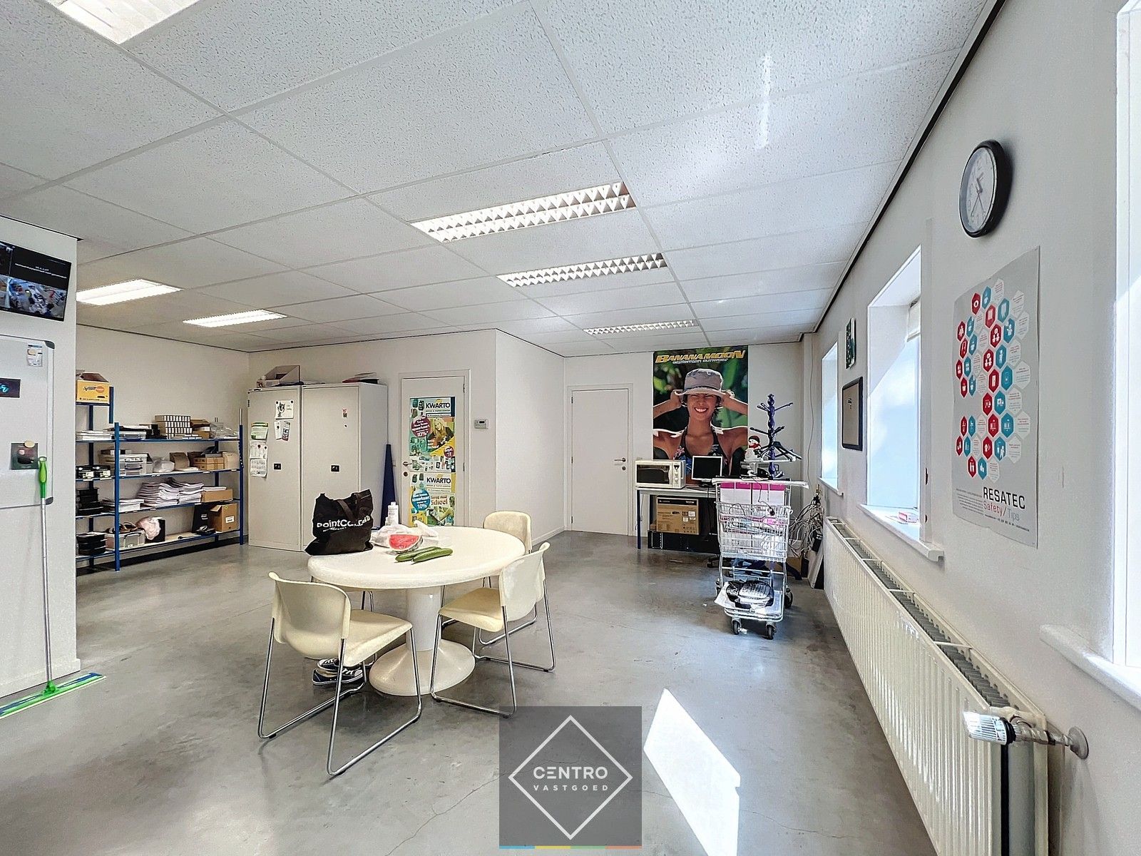 TOP-locatie: WINKEL, OPSLAGRUIMTE én KANTOOR (± 672 m²), met etalage van 24m breedte langs de WESTLAAN! foto 18