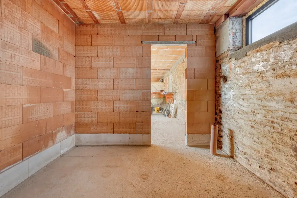 Ruime casco woning foto 7