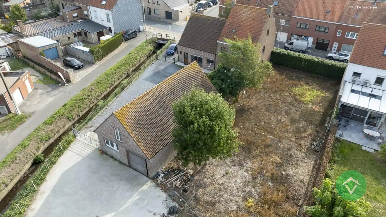 Alleenstaande woning met naastliggend stuk bouwgrond en weide te Eernegem foto 7