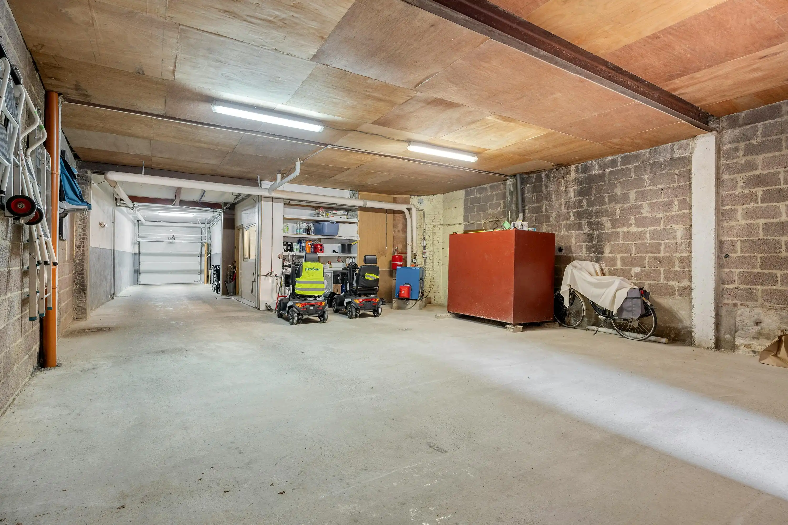 Goed onderhouden huis met riante garage in centrum Maaseik te koop foto 20