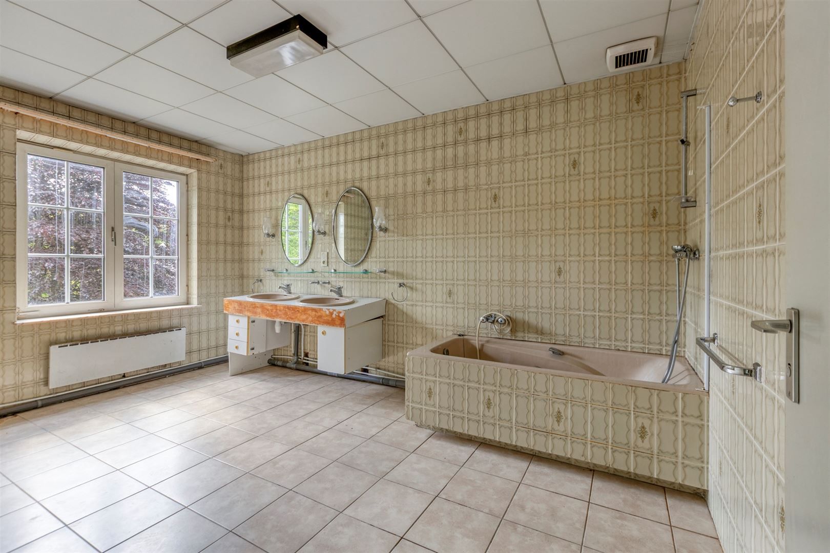 Ruime villa met 5 slaapkamers vlakbij Park Molenvijvers in Genk foto 31