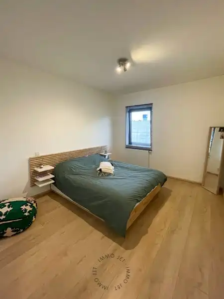Perfect gelegen, recent appartement met twee slaapkamers foto 9