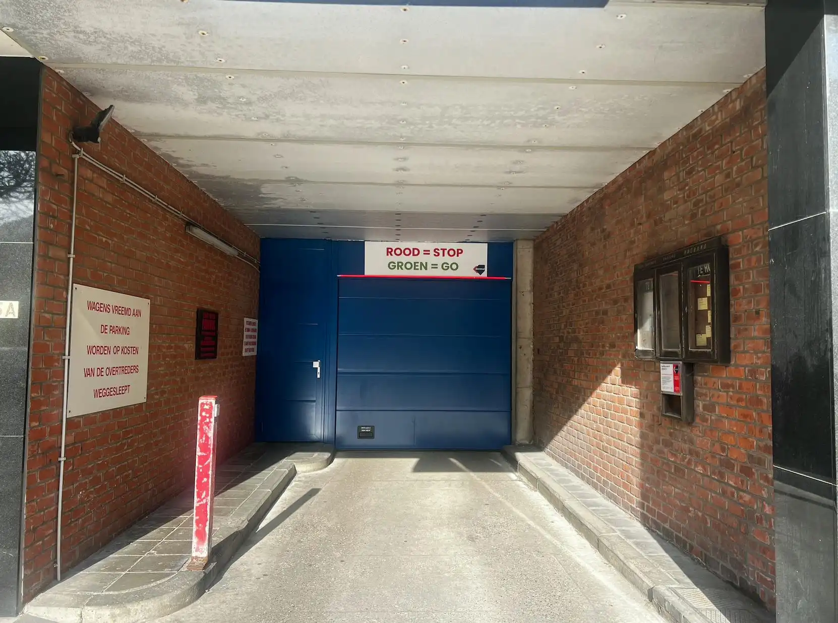 Autostaanplaats te koop gelegen in de Leopold Parking foto 2