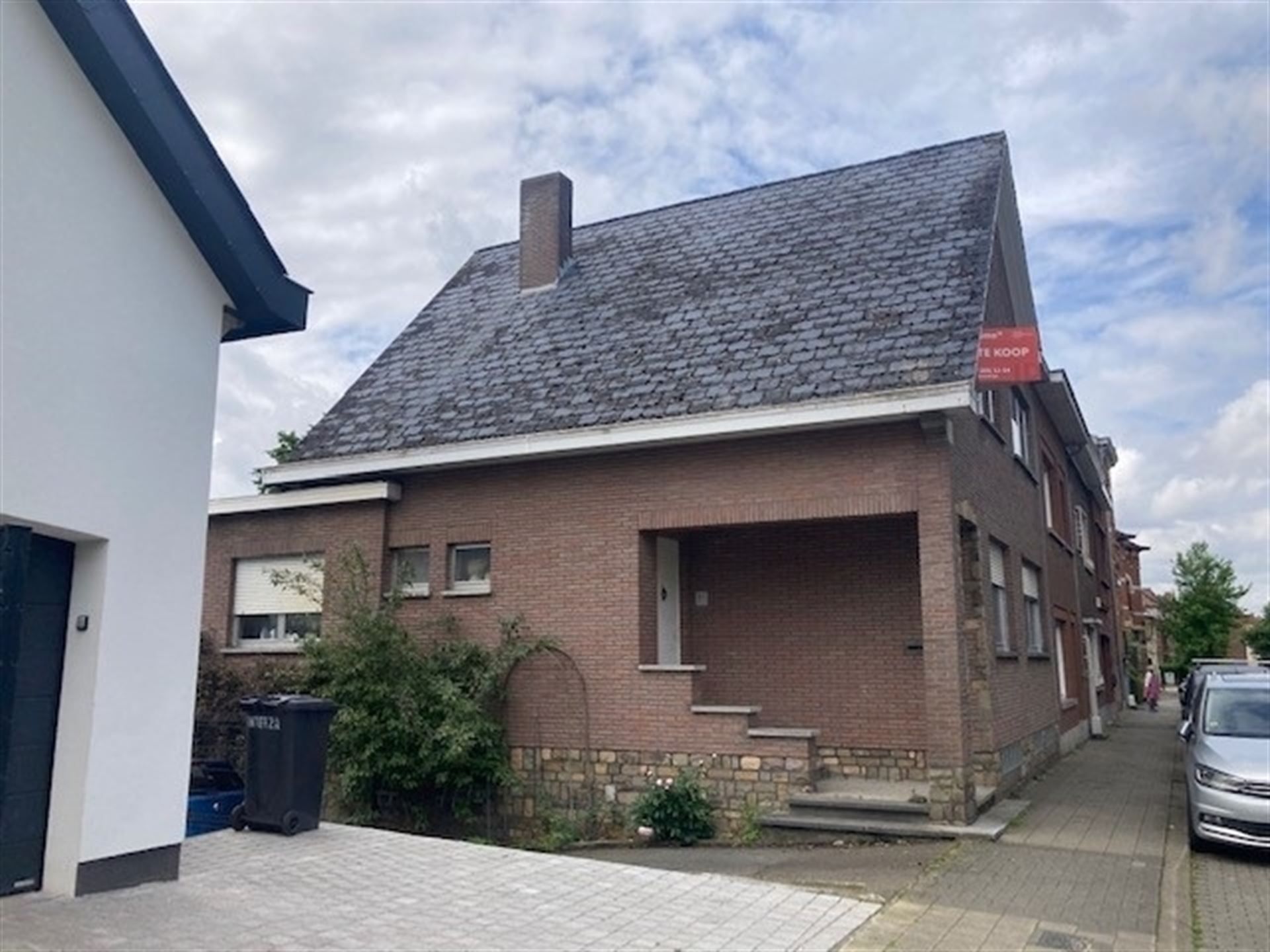 Ruime te renoveren half open bebouwing met 3 garages foto 5