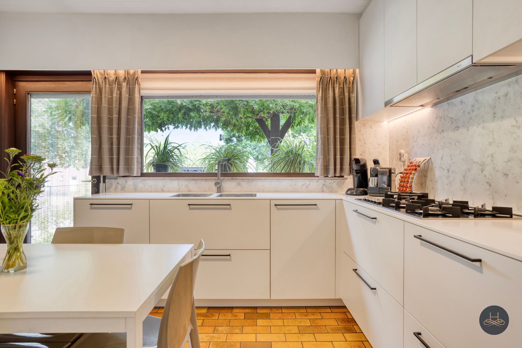 Zeer energiezuinige woning met knappe tuin foto 9