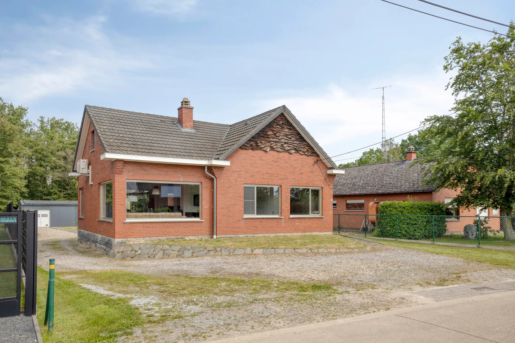 Lichtrijke vrijstaande woning op ruim perceel foto {{pictureIndex}}