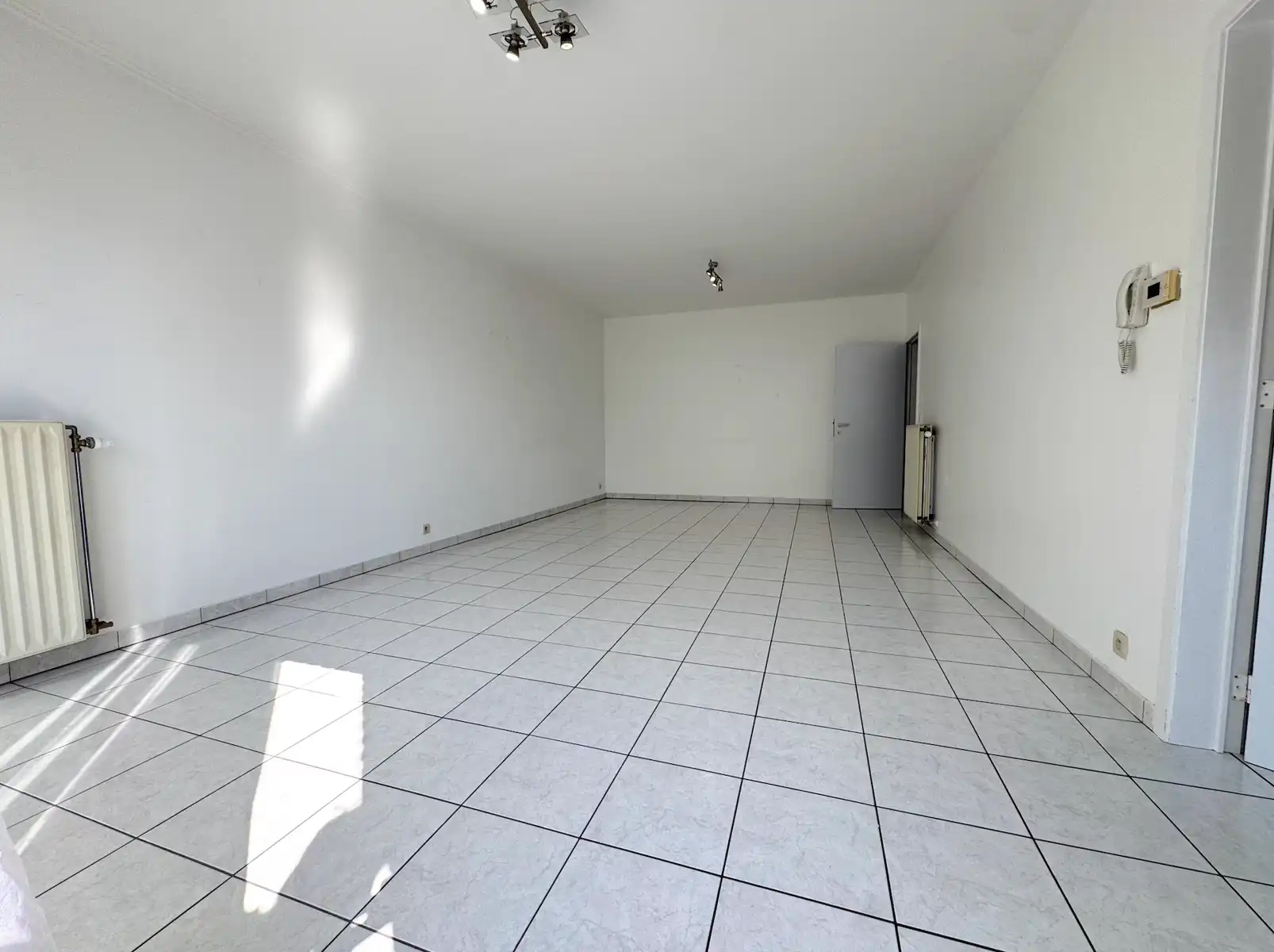 Instapklaar appartement met 2 slaapkamers én garage! foto 8