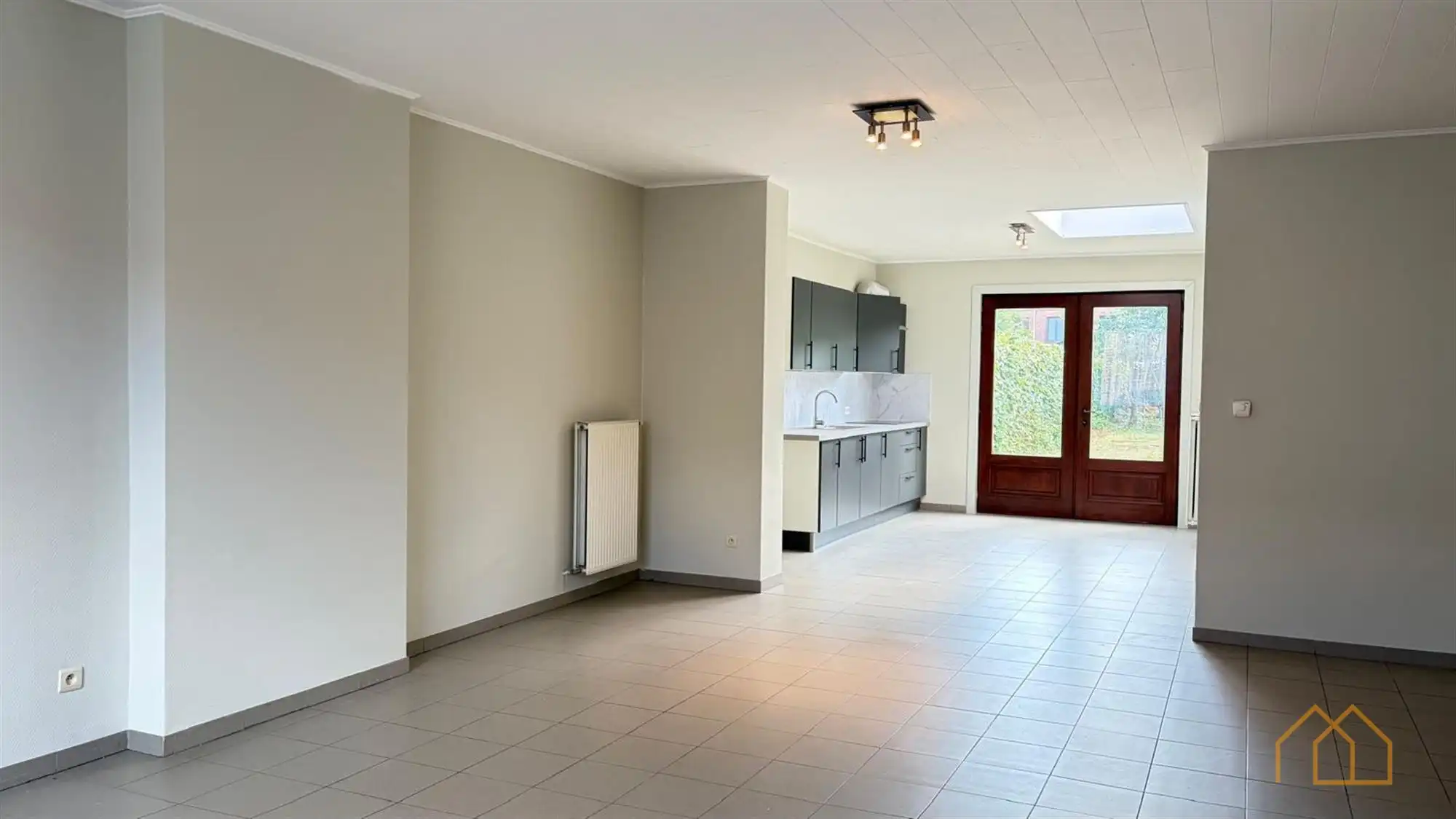 Gerenoveerde rijwoning met tuin foto 3