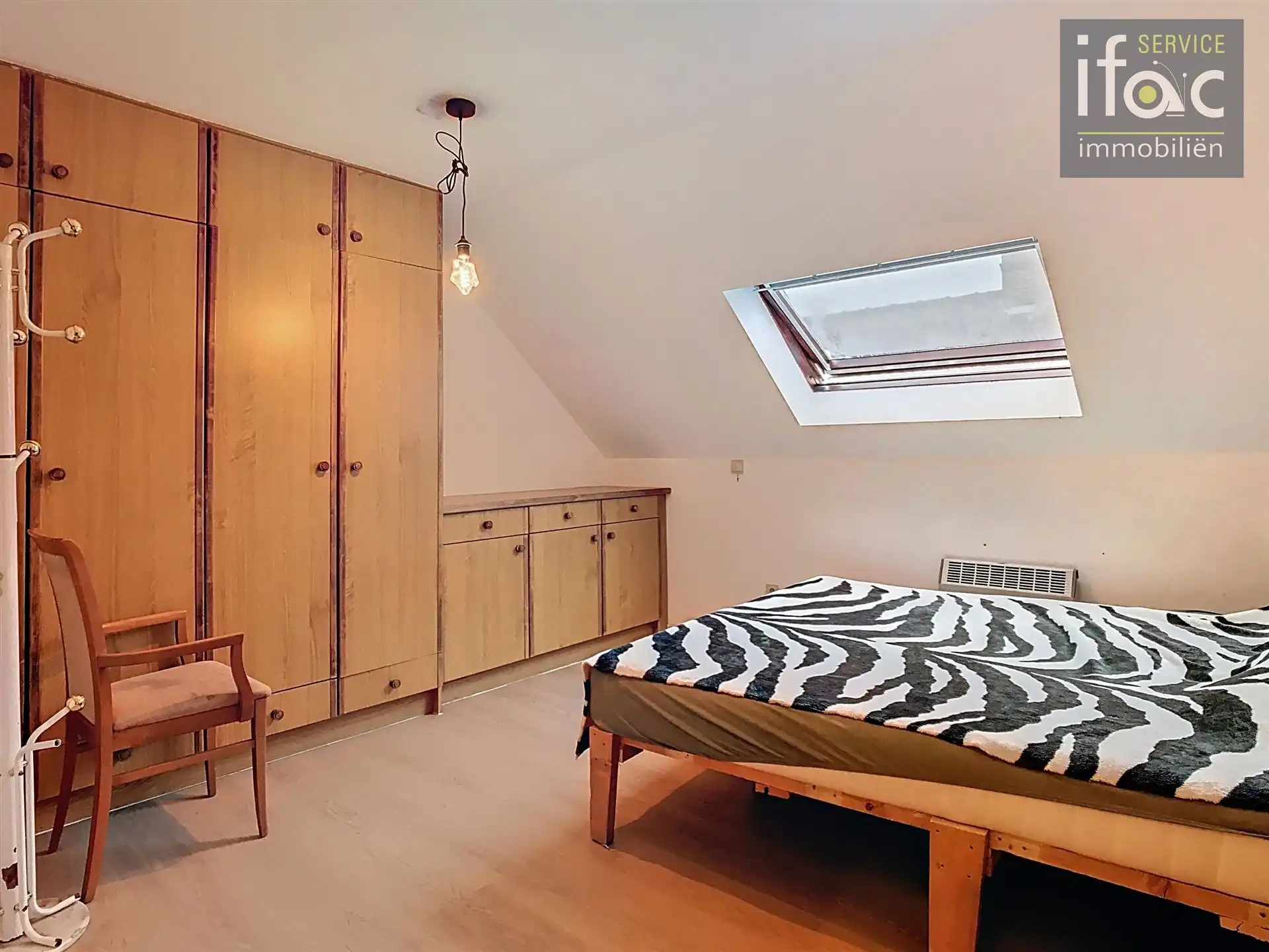 Huis met 4 slpks, 2 badk., tuin en garage foto 17