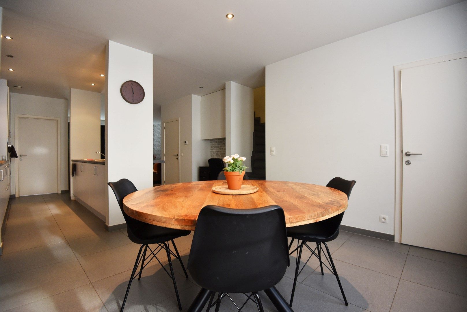 Recente gezinswoning met 3 slpks, tuin, terras en garage te Lembeke foto 2